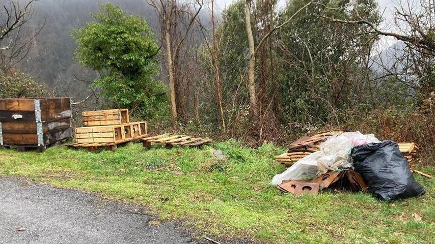Ingombranti, il ritiro è a numero chiuso e nascono discariche