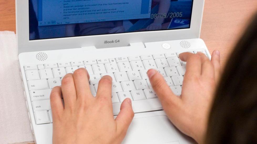 Assicura l’auto online ma i broker sono truffatori