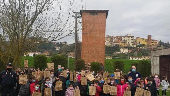 “Un albero per il futuro” per insegnare ai bimbi ad avere cura del verde