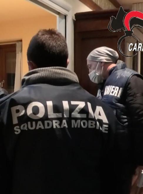 Telefonata shock «Sfregiate la donna con dell’acido» 