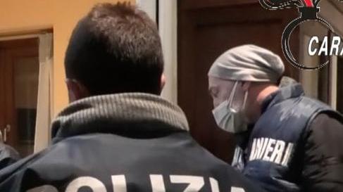 Telefonata shock «Sfregiate la donna con dell’acido»