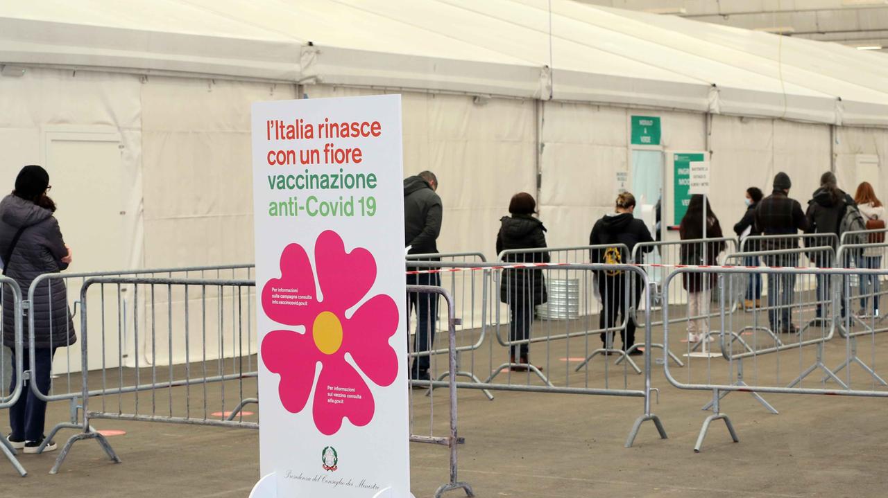 Vaccini in Toscana, fragilissimi: si parte con le pre-adesioni. Inserite nuove categorie, ecco l'ordine di priorità