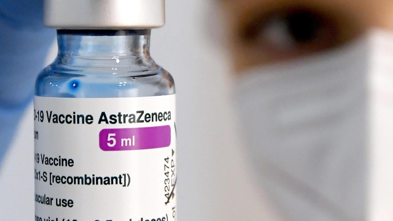 AstraZeneca, già finita la paura: in un giorno novemila prenotazioni