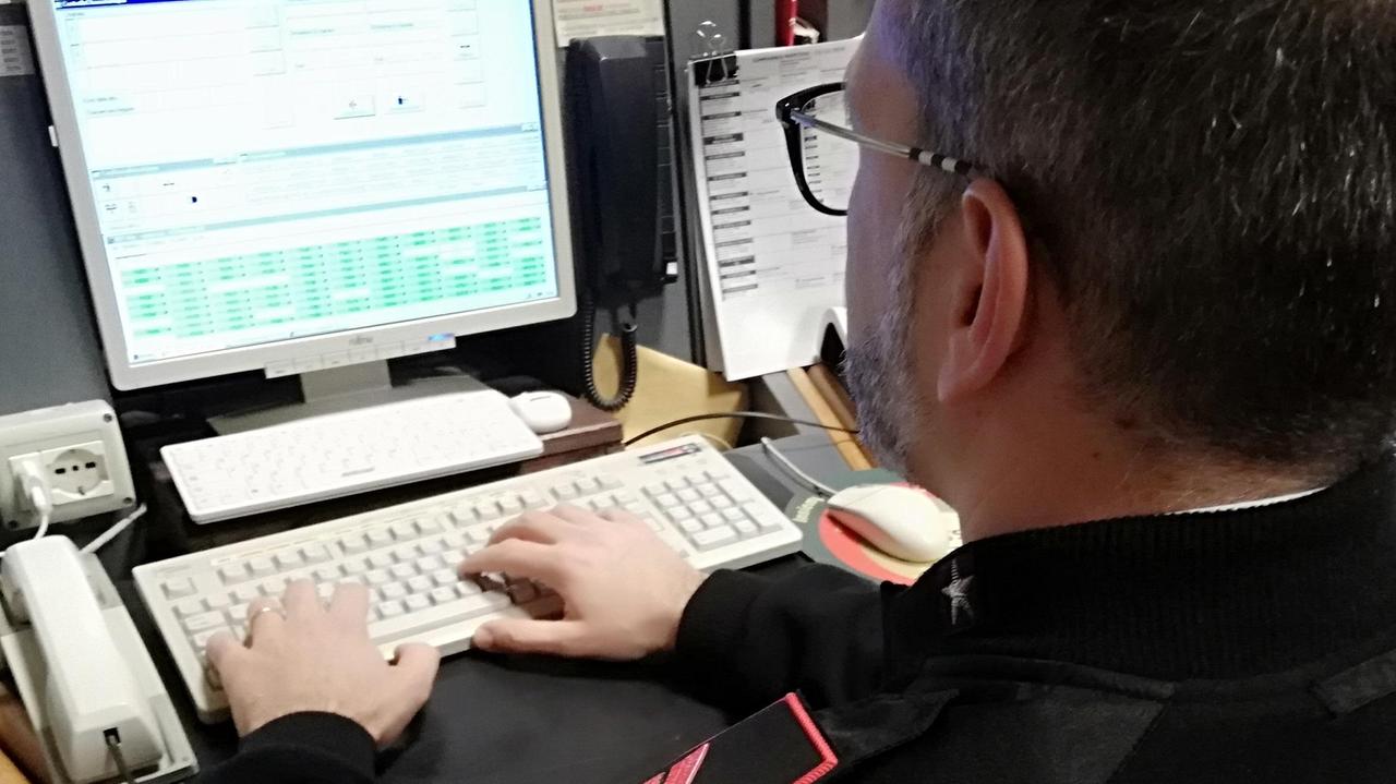 Vende un salotto per 400 euro e si trova il conto svuotato di 2mila