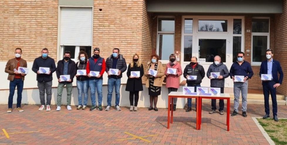 Un laboratorio mobile digitale donato ad alunni e insegnanti