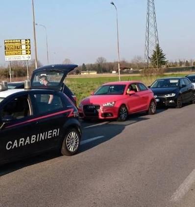 I carabinieri sequestrano sei auto parcheggiate senza assicurazione