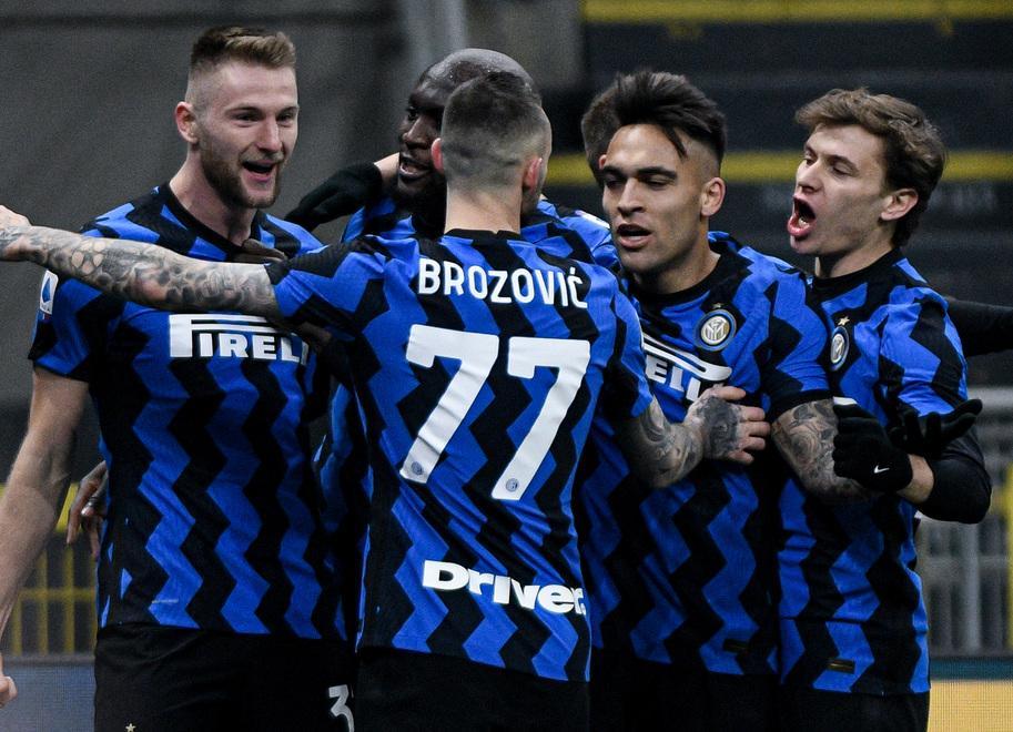 L’Inter sogna un altro allungo Milan, notte calda con il Napoli 