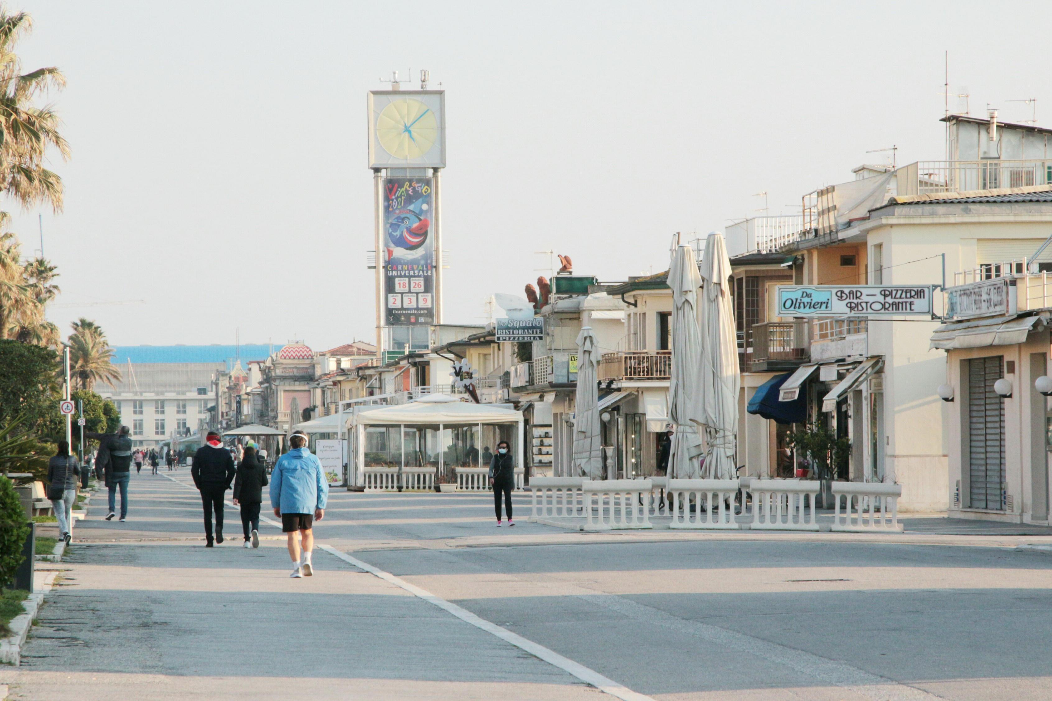 Viareggio, zona rossa fino a domenica. E si decide per Seravezza