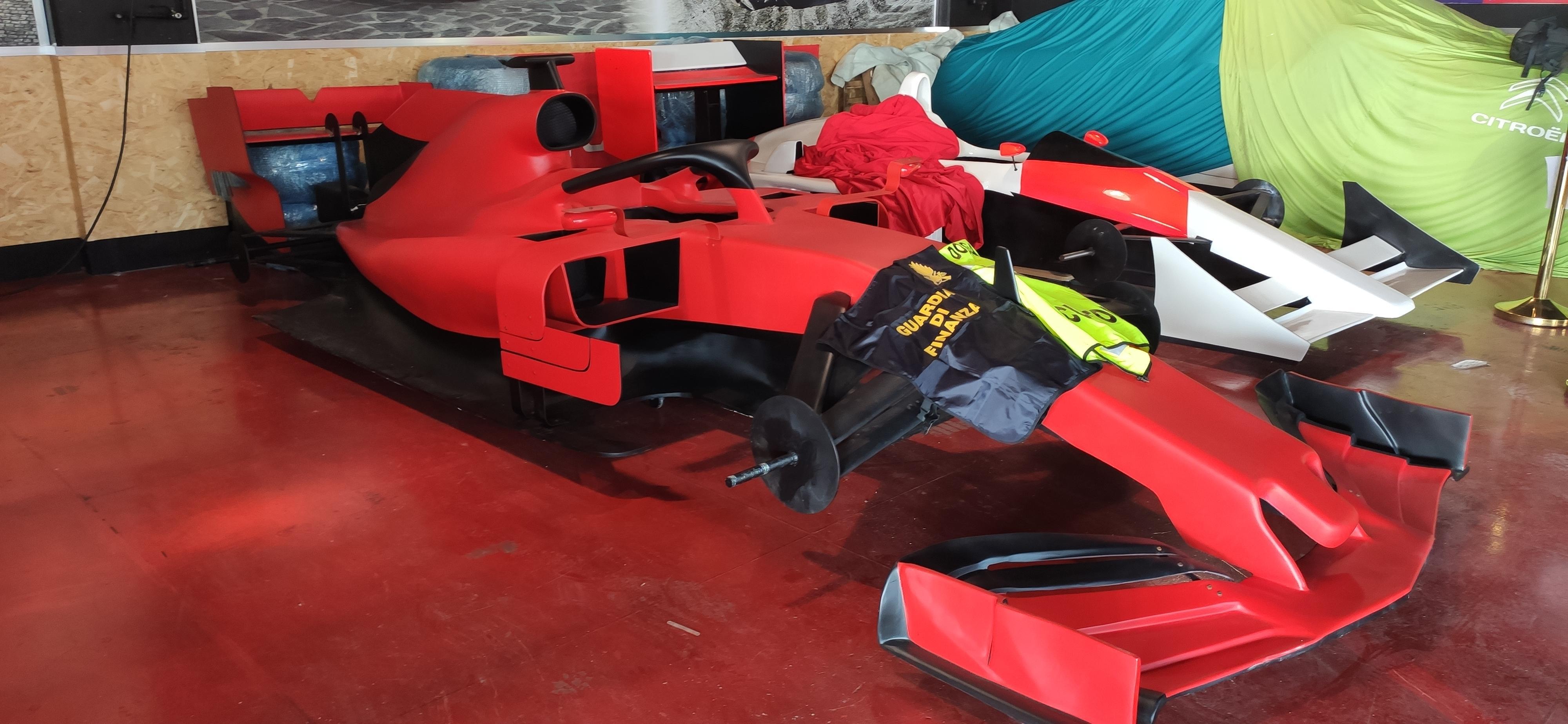 La Spezia, sequestrata riproduzione di una Ferrari di Formula 1