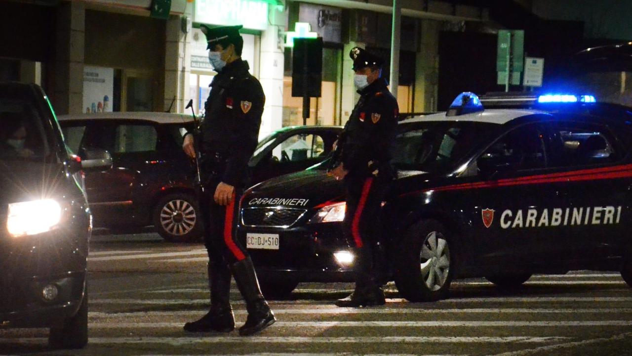 Cagliari, scontro fra un'auto e una gazzella dei carabinieri: 3 feriti