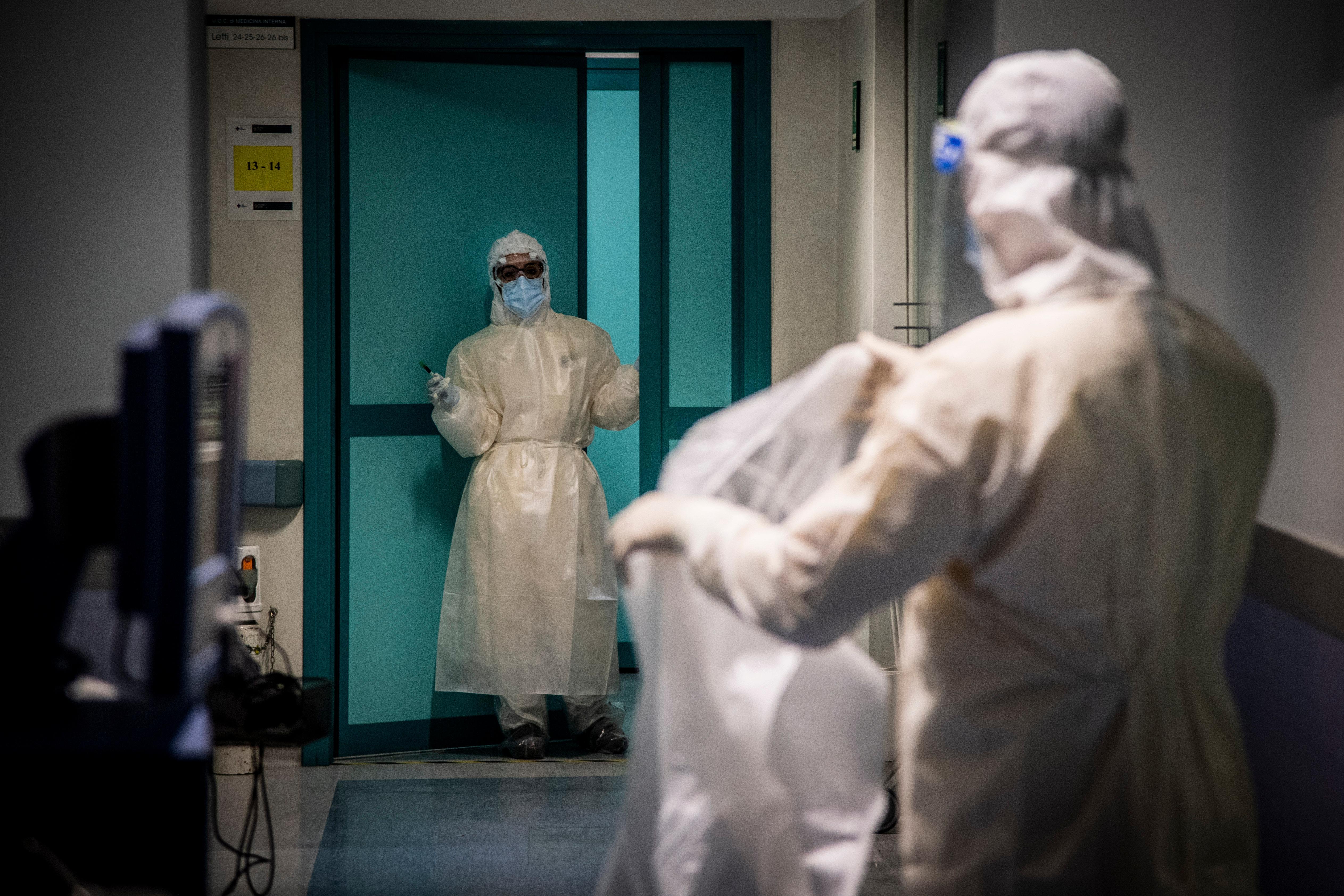 Coronavirus in Emilia Romagna. Bollettino del 15 marzo: 2mila 875 nuovi casi e 61 decessi, aumentano i ricoveri Nel Modenese 575 positivi e 8 morti, tra cui due cinquantenni.