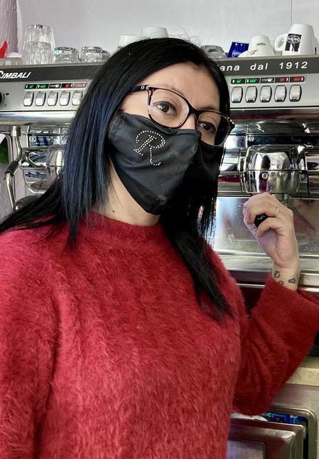 Clienti dentro il bar, arriva la super multa: «Io ho sbagliato ma così chiudiamo» 