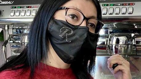Clienti dentro il bar, arriva la super multa: «Io ho sbagliato ma così chiudiamo»
