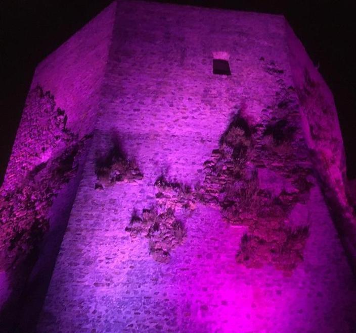 Il castello Aghinolfi in lilla contro i disturbi alimentari