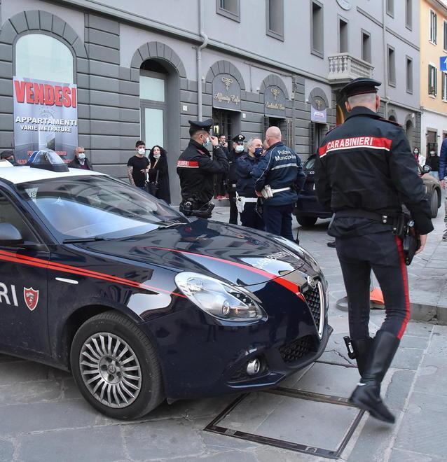 In centro senza mascherine Maxi multa