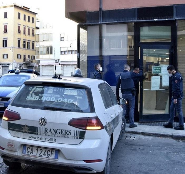 La cordicella fa scattare l’emergenza nella banca (ma è un falso allarme)