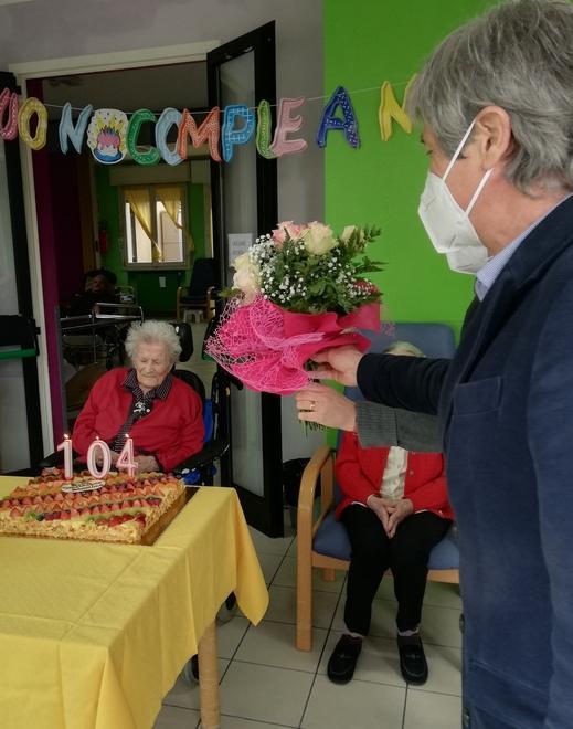 Ercolina festeggia 104 anni tra i viaggi a Milano e le pedalate di Fiorano