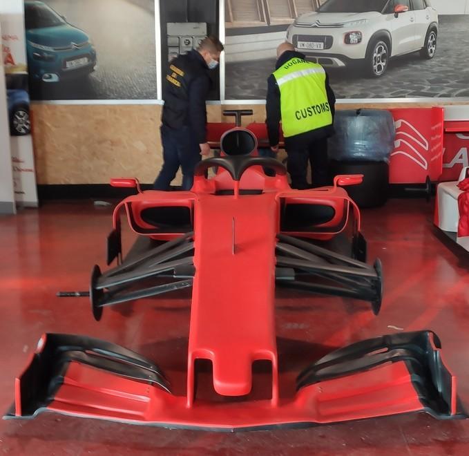 Maranello Cercano droga, trovano la Ferrari tarocca 