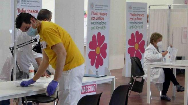 AstraZeneca, dopo lo stop sospesi centinaia di prenotati in tutto il Ferrarese