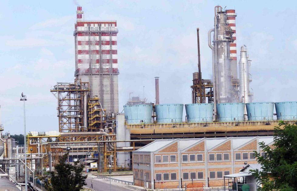 Ferrara si mobilita per il suo polo chimico 