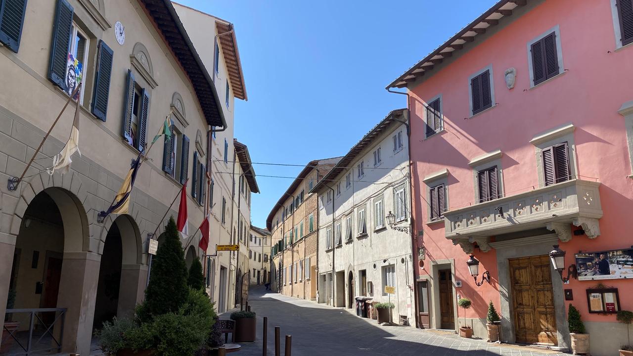 Coronavirus, Toscana ancora arancione almeno fino a fine mese. Ma 88 comuni hanno dati da zona rossa: la mappa
