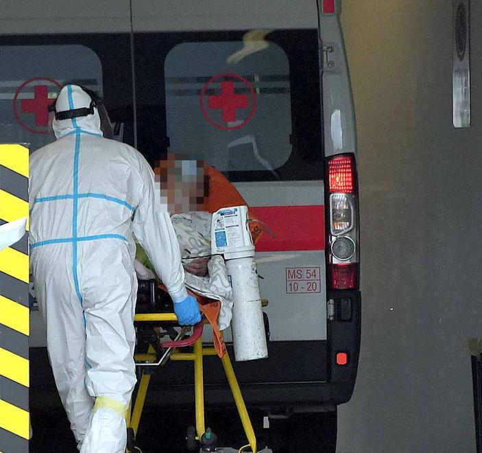 Virus, nessun lutto, contagi in calo
