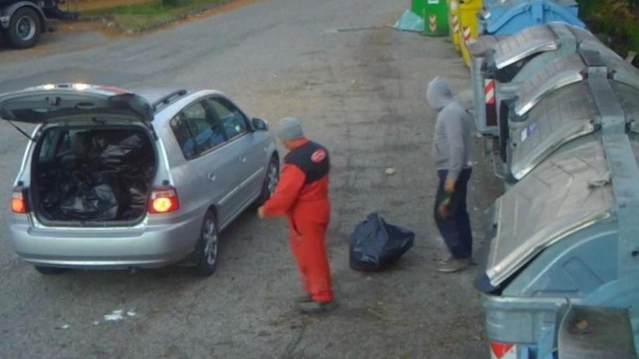 Carpi, rifiuti selvaggi fuori dai cassonetti: in un anno 28 i multati