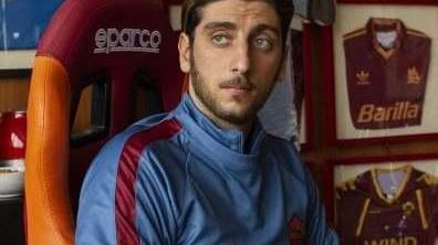 “Speravo de morì prima” ironia e commozione nella serie dedicata a Totti