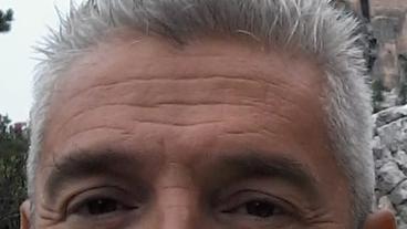 A 54 anni trovato morto nel letto dalla moglie