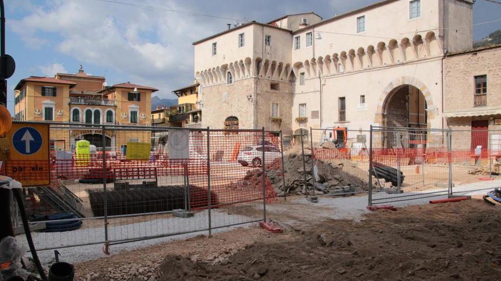 I cantieri in piazza stroncano gli affari dei commercianti