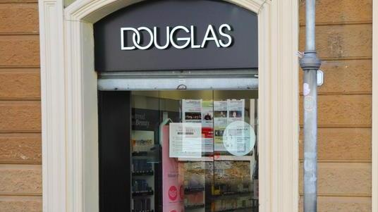 Chiude la profumeria Douglas Dipendenti all’oscuro dei tagli