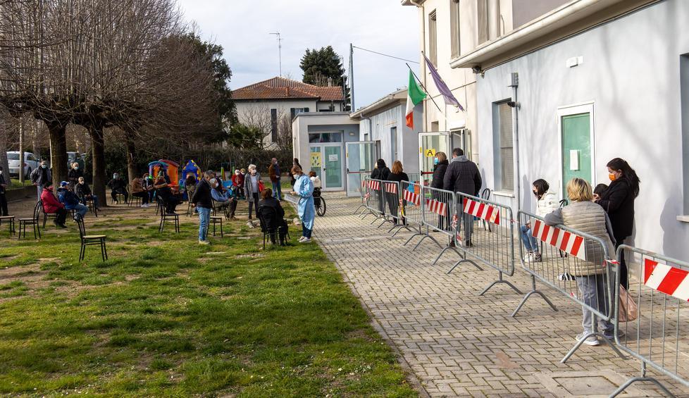 Troppi casi positivi a Longastrino Il sindaco dispone lo screening di massa 