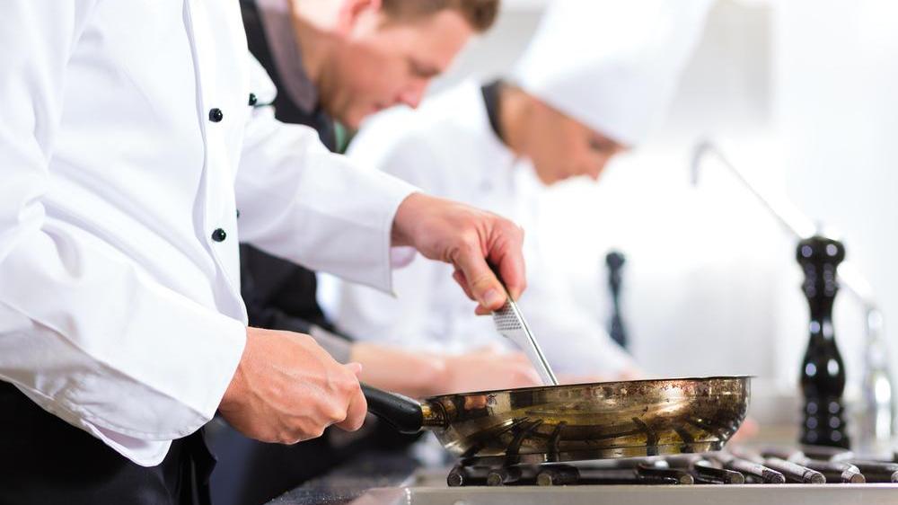 Aiuto cuochi e chef per i ristoranti versiliesi