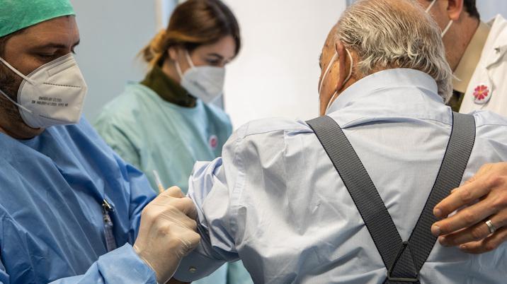 Vaccinazioni al rallentatore: solo un ultraottantenne su cinque è protetto