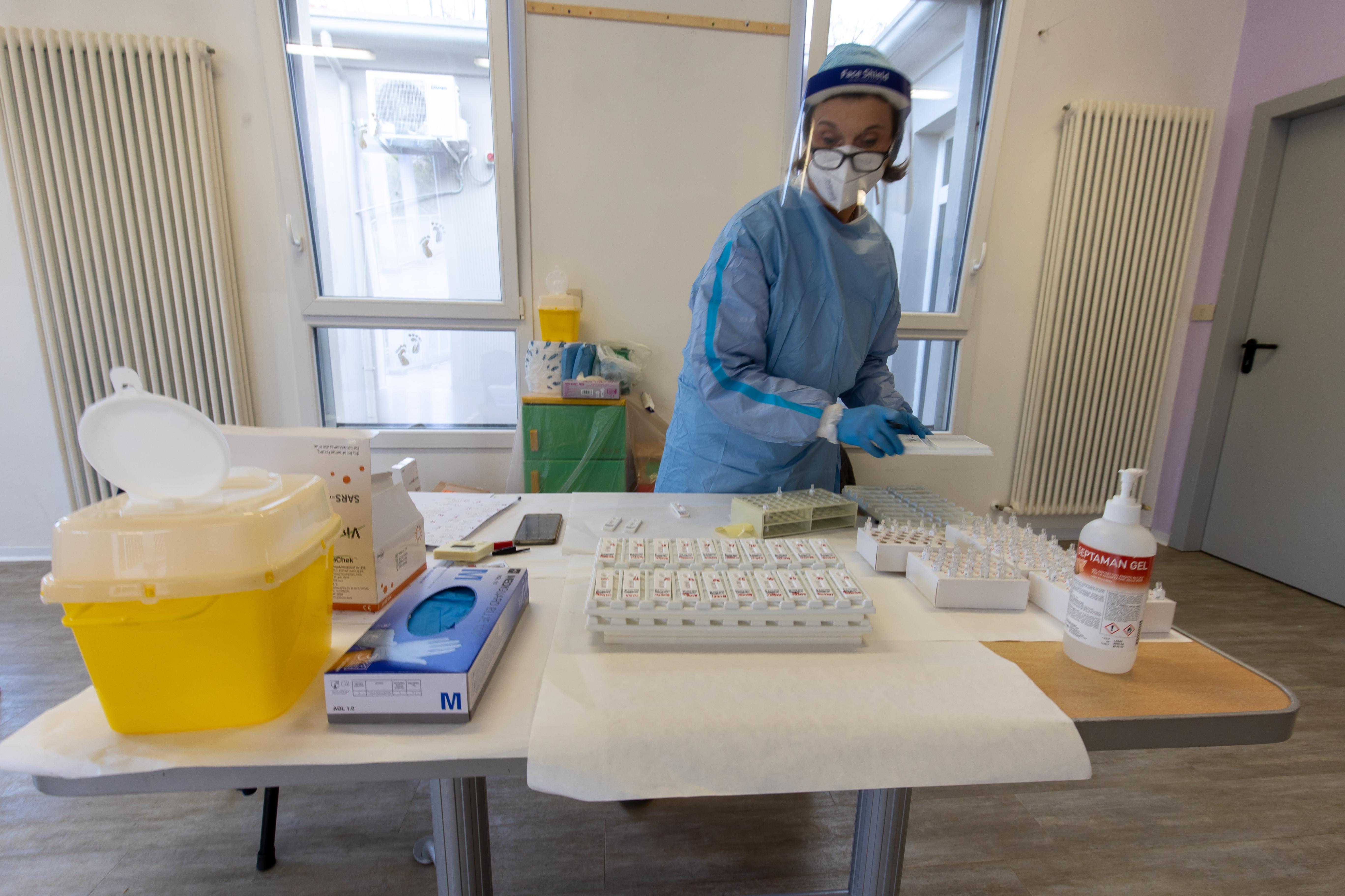 Seravezza rossa, Versilia quasi. Il contagio non rallenta: l'analisi dei dati