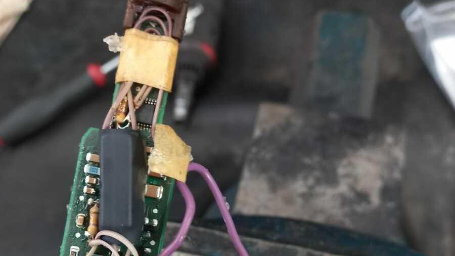 Il telcomando utiizzato per truccare i dati di viaggio sequestrato dalla Stradale