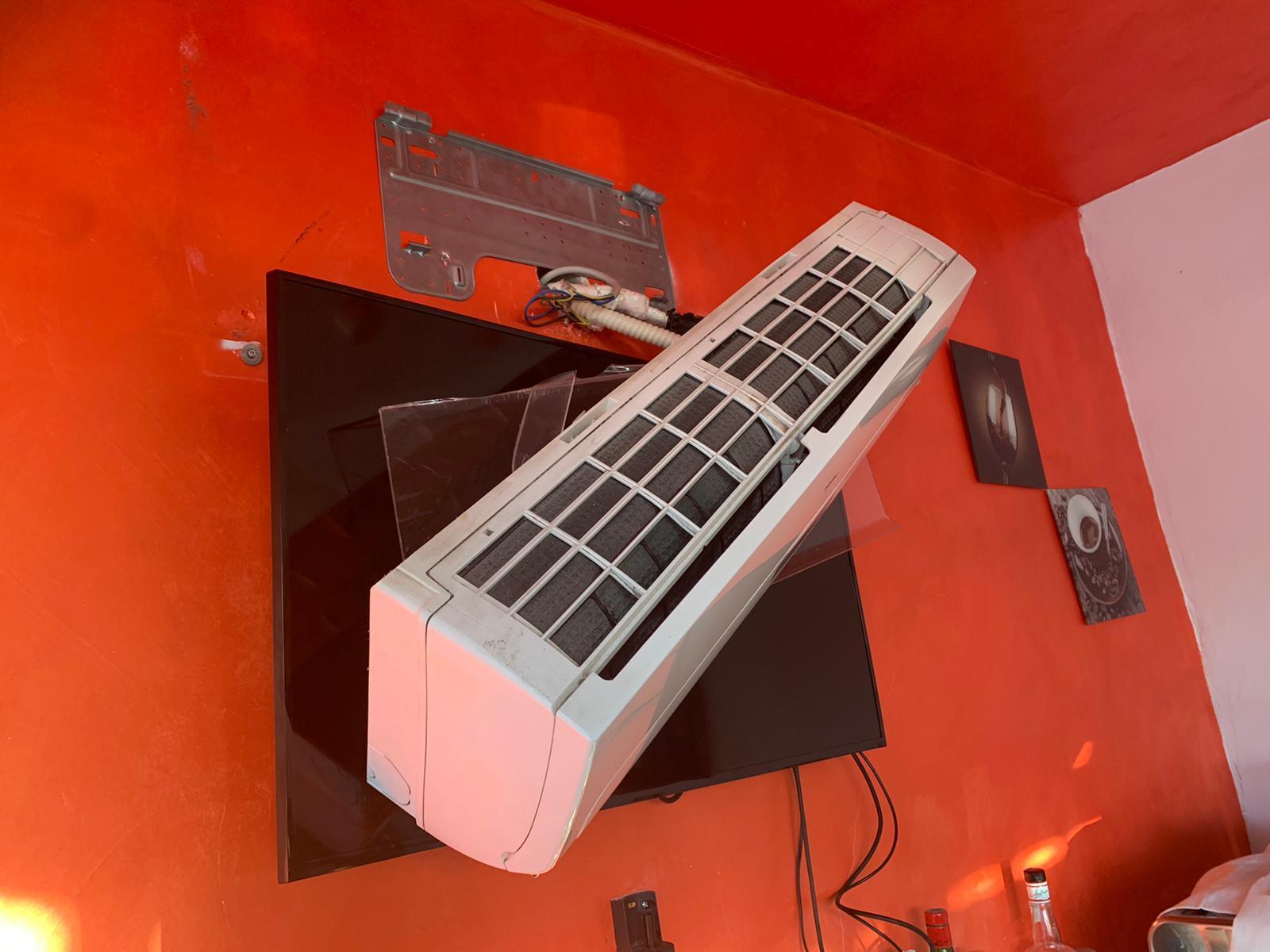 Il condizionatore danneggiato