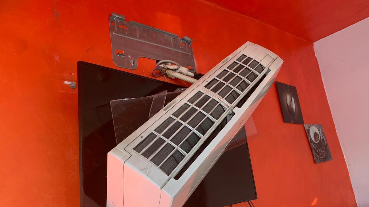 Il condizionatore danneggiato