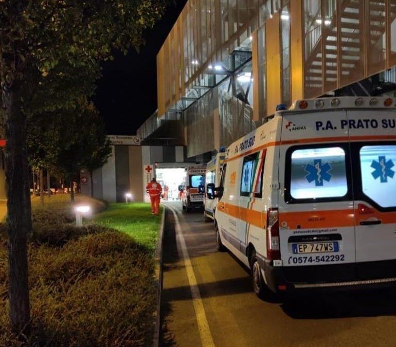 Un'ambulanza in coda al pronto soccorso