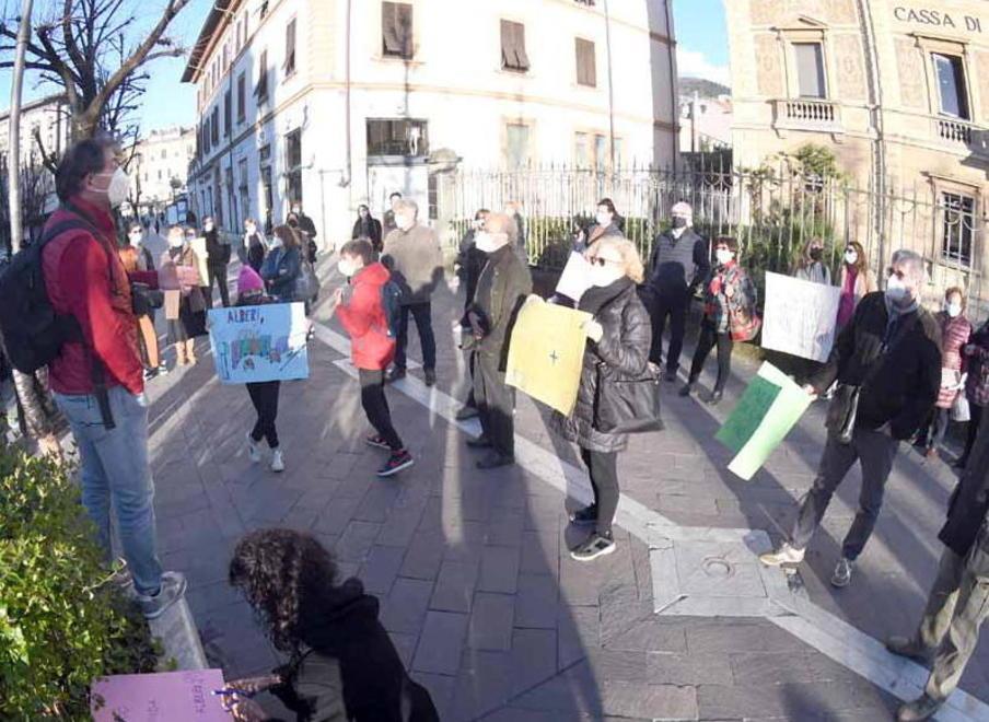 Ambientalisti professionisti e studenti in piazza