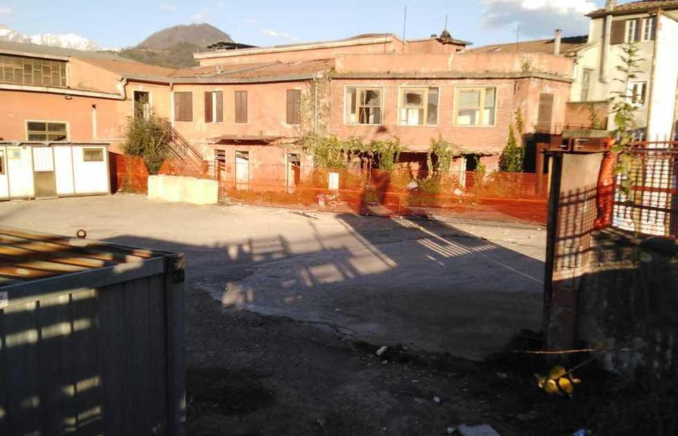 Droga e degrado a Nazzano nell’ex fabbrica di via Ilice 