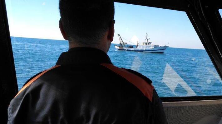 Due pescherecci intrappolati dalla sabbia