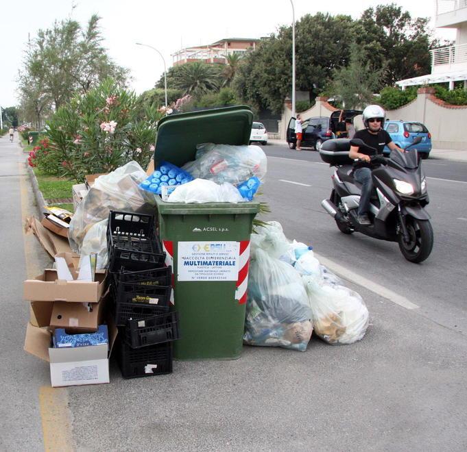 Scontro Lega-Pd sui rifiuti da far pagare meno ai balneari