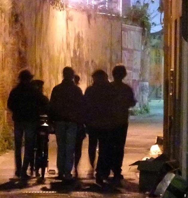 Troppe zone buie e insicure in centro Il comitato: «Paghiamo noi le telecamere» 
