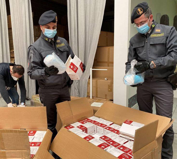 La Guardia di Finanza sequestra oltre 23mila mascherine pericolose 