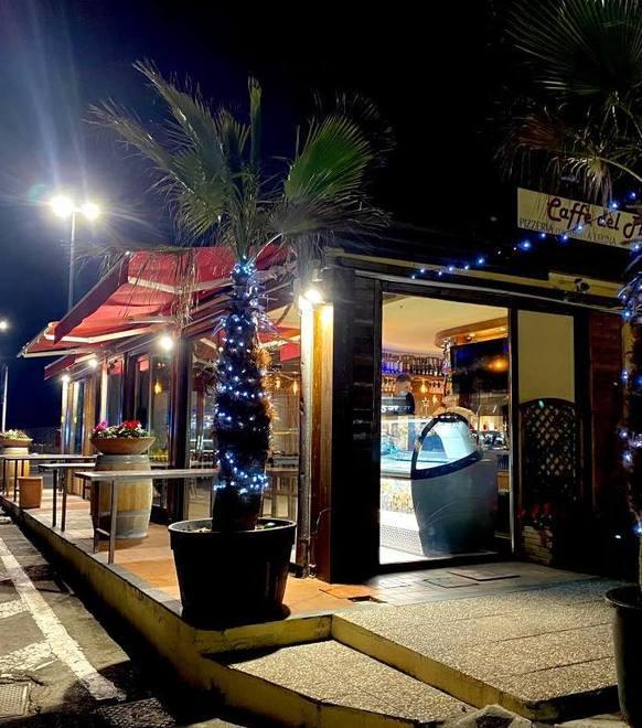 La zona arancione si ferma in banchina: il Caffè del Porto può restare aperto 
