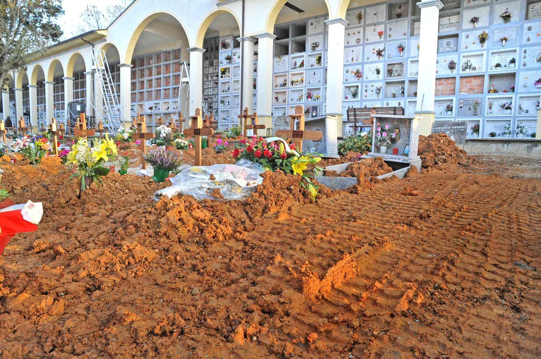 I lavori al cimitero di Casalguidi nel 2012