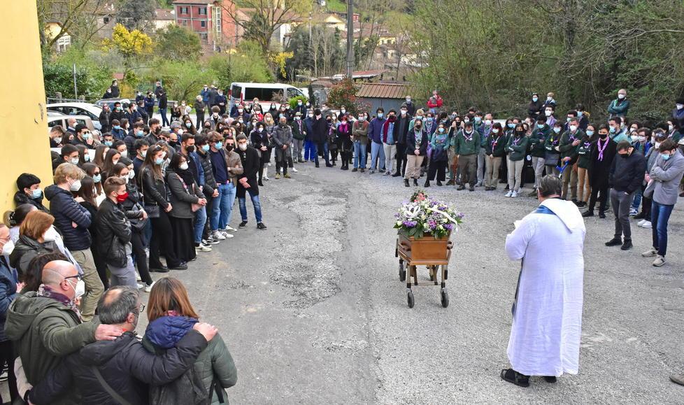 Morta a 19 anni, il grido degli scout arriva fino al cielo per accompagnare Viola 