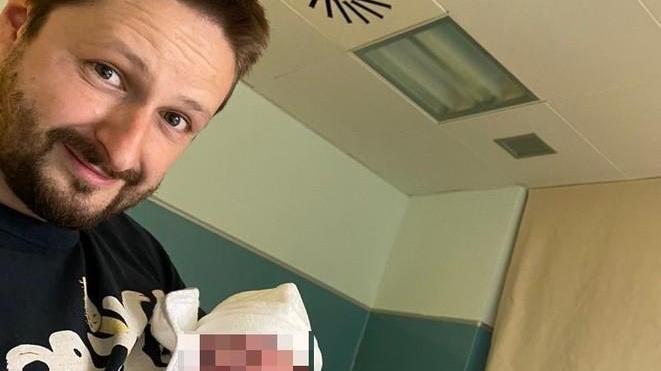 Gianmarco Nucciotti e il piccolo Leo, nato martedì all’ospedale Misericordia di Grosseto