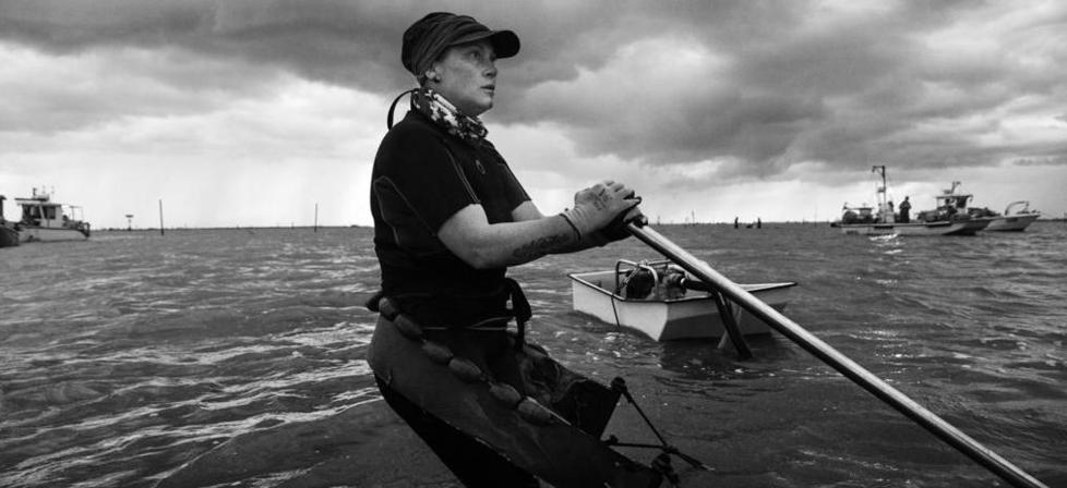 Elisa, una donna di Goro capo barca. «All’inizio davo fastidio, ora ho il mio equipaggio» 